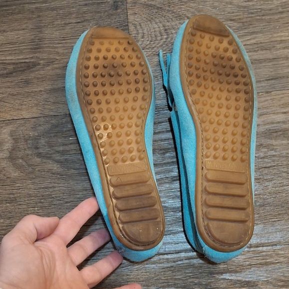 Minnetonka Moccasin Thread Suede Slip-On Comfort Shoes. - Picture 13 of 13